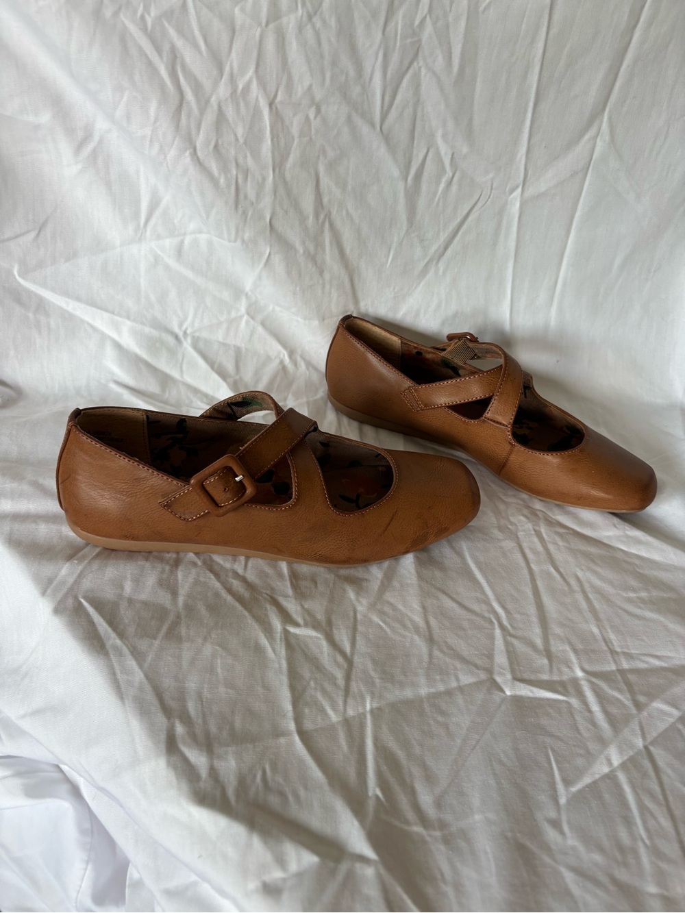 boc Tan Slip-On Flat - Picture 2 of 6